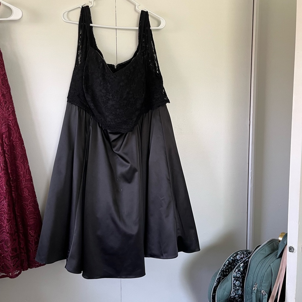Elegant Black Lace Prom Dress